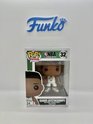NBA Bucks Giannis Antetokounmpo 32