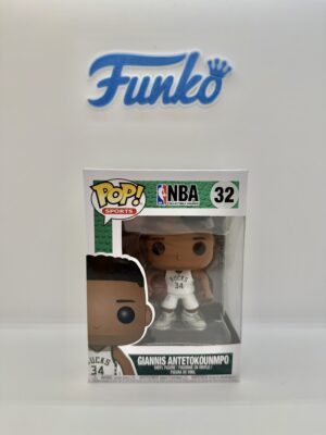 NBA Bucks Giannis Antetokounmpo 32